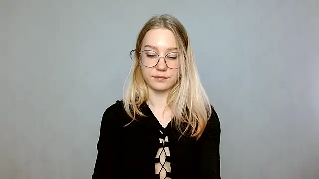 Snapshot of cindi_hot chatting on 02.18.25 cindi hot online show from 02.18.25