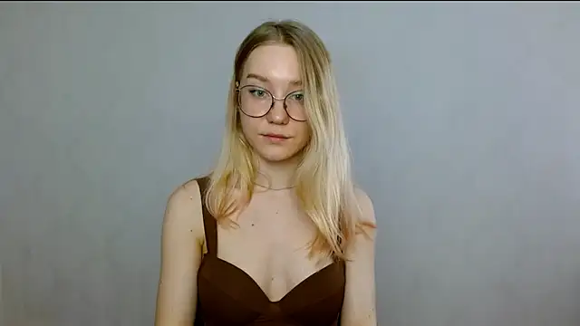 Snapshot of cindi_hot chatting on 02.25.25 cindi hot online show from 02.25.25