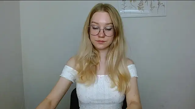 Snapshot of cindi_hot chatting on 09.09.25 cindi hot online show from 09.09.25