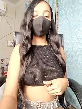 Snapshot of Parinaaz18 chatting on 12.04.25 Parinaaz18 online show from 12.04.25