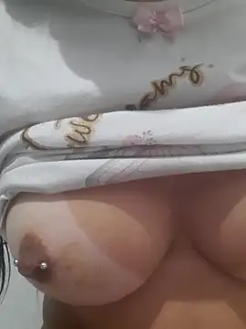 Snapshot of AmandaS2k chatting on 11.21.25 AmandaS2k online show from 11.21.25