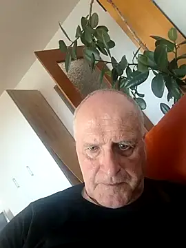 Milkasahne64 online show from 10.28.25