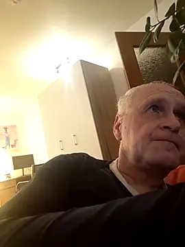 Milkasahne64 online show from 12.18.25