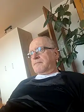 Milkasahne64 online show from 02.13.26