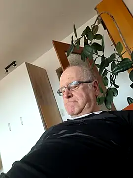 Milkasahne64 online show from 02.15.26