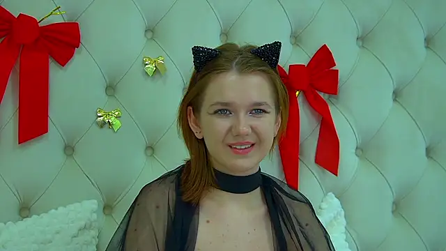 Snapshot of LessySmith chatting on 12.22.24 LessySmith online show from 12.22.24