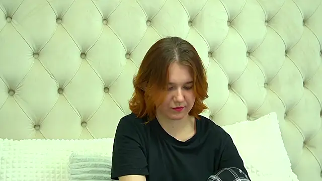 Snapshot of LessySmith chatting on 10.17.25 LessySmith online show from 10.17.25