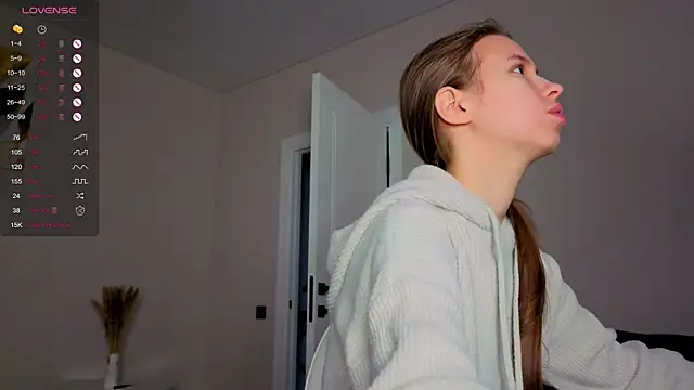 Snapshot of Dream_emma chatting on 09.29.25 Dream emma online show from 09.29.25