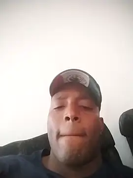 Snapshot of laquerella chatting on 02.25.26 laquerella online show from 02.25.26