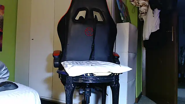 Snapshot of MASTERMONEY chatting on 02.05.25 MASTERMONEY online show from 02.05.25