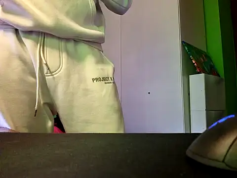 Snapshot of MASTERMONEY chatting on 10.20.25 MASTERMONEY online show from 10.20.25