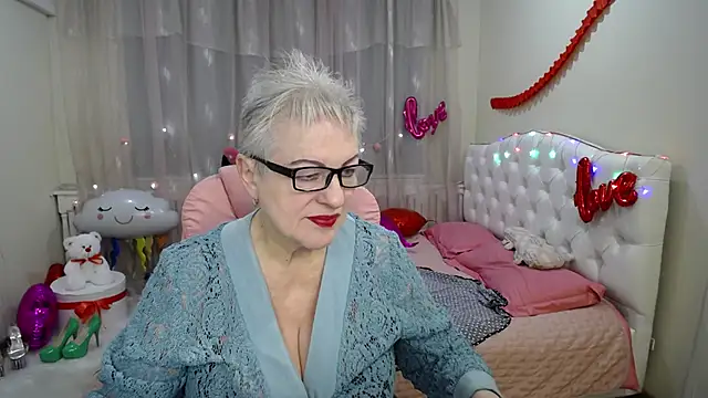 KayleSmoll online show from 02.18.25