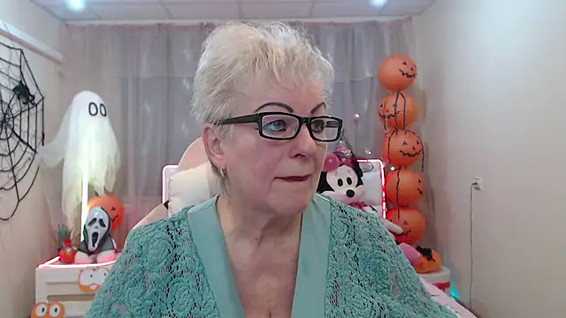 KayleSmoll online show from 10.17.25