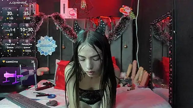 Snapshot of Alice_ch1 chatting on 12.14.24 Alice ch1 online show from 12.14.24