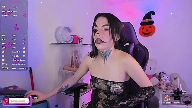 Snapshot of Alice_ch1 chatting on 10.29.25 Alice ch1 online show from 10.29.25