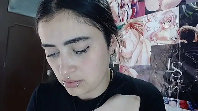 Snapshot of Nylaahh_ chatting on 10.11.25 Nylaahh  online show from 10.11.25