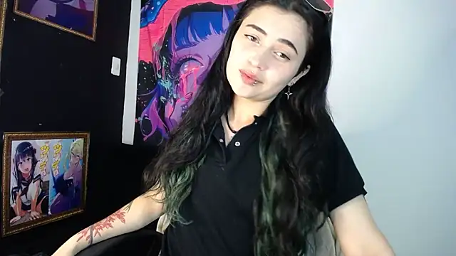 Snapshot of Nylaahh_ chatting on 10.18.25 Nylaahh  online show from 10.18.25