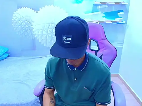 Aaron-00 online show from 01.18.26