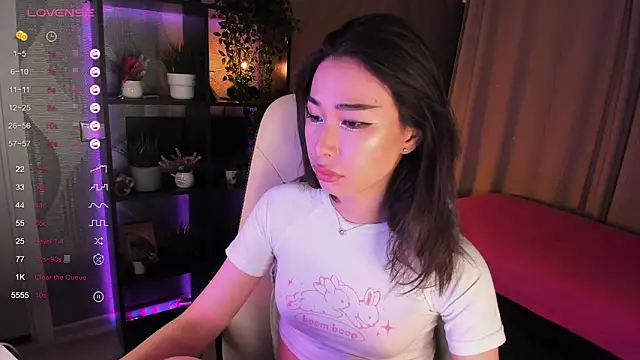 Snapshot of sensualily chatting on 09.17.25 sensualily online show from 09.17.25