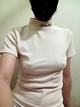 Snapshot of YunLem chatting on 02.18.25 YunLem online show from 02.18.25