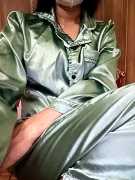 Snapshot of YunLem chatting on 10.23.25 YunLem online show from 10.23.25