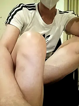 Snapshot of YunLem chatting on 11.15.25 YunLem online show from 11.15.25