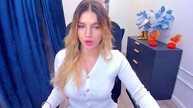 SelenaeMoore online show from 10.16.25