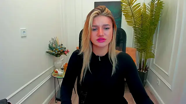 SelenaeMoore online show from 11.22.25