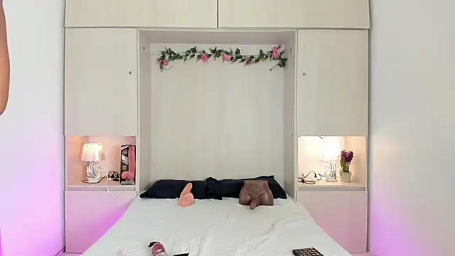 KendallRosse1 online show from 12.04.25