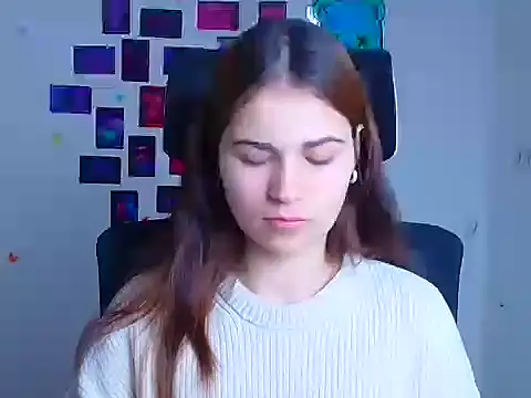 Snapshot of Loon_Amore chatting on 12.22.25 Loon Amore online show from 12.22.25