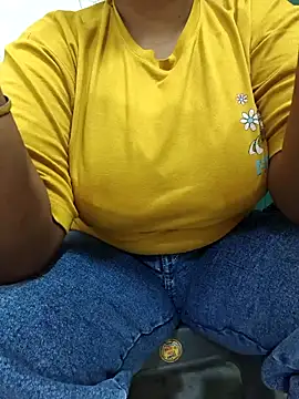 Snapshot of Priya-89 chatting on 12.17.25 Priya-89 online show from 12.17.25