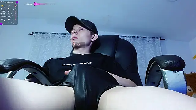 Snapshot of Matthew_Boy_ chatting on 12.22.24 Matthew Boy  online show from 12.22.24