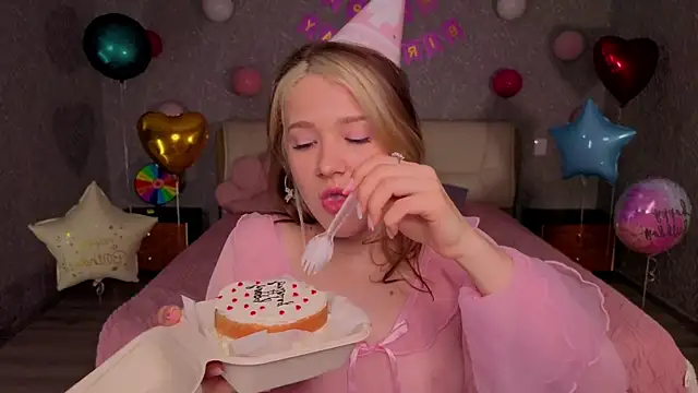 Snapshot of luna_cross chatting on 06.05.26 luna cross online show from 06.05.26