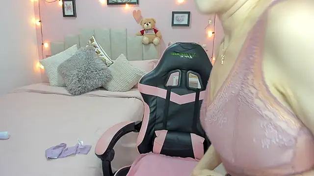 emilyharrix online show from 02.04.26