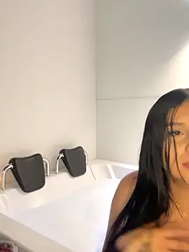 Snapshot of Alice_nt chatting on 10.29.25 Alice nt online show from 10.29.25