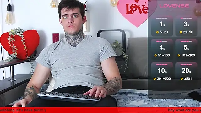 Snapshot of CarterCole chatting on 02.07.25 CarterCole online show from 02.07.25