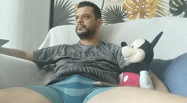 Snapshot of HornyBeachBoyBR chatting on 02.10.25 HornyBeachBoyBR online show from 02.10.25