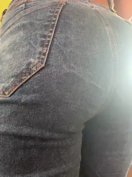 Snapshot of izanmiller2001 chatting on 09.22.25 izanmiller2001 online show from 09.22.25