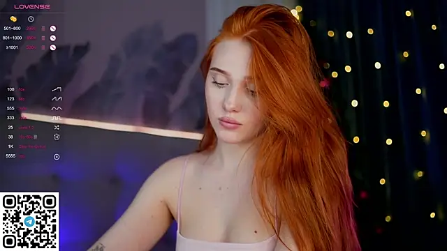 Snapshot of KleinGlif chatting on 12.28.24 KleinGlif online show from 12.28.24