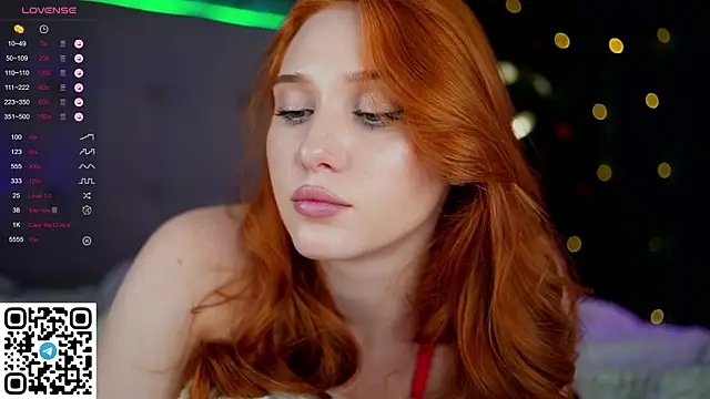 Snapshot of KleinGlif chatting on 12.30.24 KleinGlif online show from 12.30.24