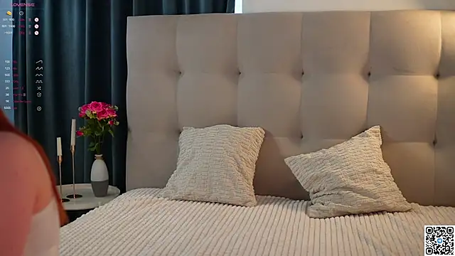 Snapshot of KleinGlif chatting on 03.19.25 KleinGlif online show from 03.19.25