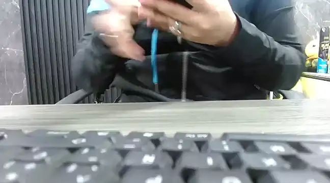 Snapshot of Miel_canela chatting on 03.04.25 Miel canela online show from 03.04.25