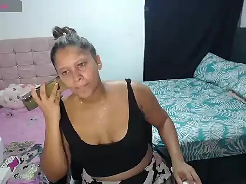 Snapshot of Miel_canela chatting on 10.07.25 Miel canela online show from 10.07.25