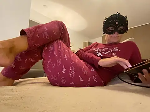 Marilou1983 online show from 09.10.25