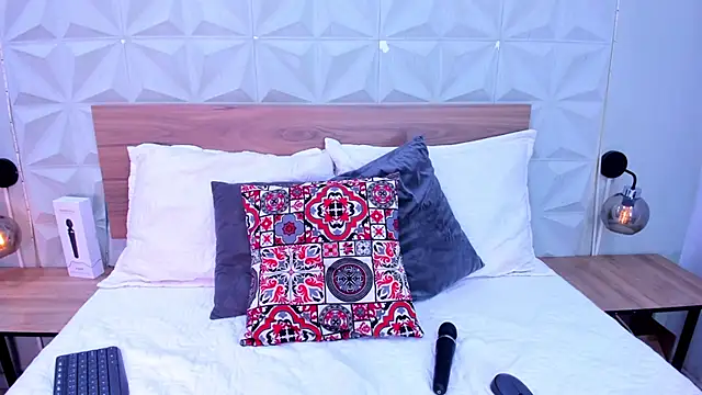 Stacey white  online show from 01.05.26