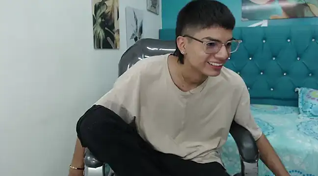 Noha scott online show from 12.04.24