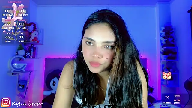 Snapshot of Kylie_brokee chatting on 01.14.25 Kylie brokee online show from 01.14.25