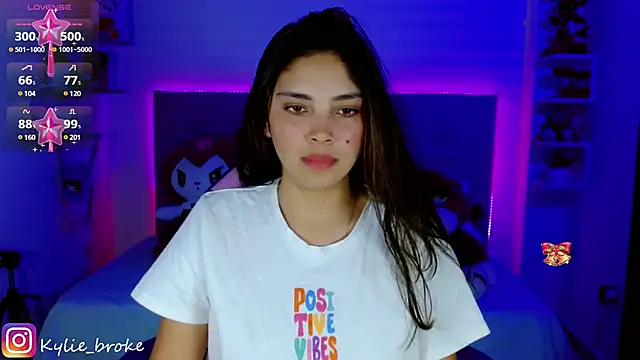 Snapshot of Kylie_brokee chatting on 01.20.25 Kylie brokee online show from 01.20.25