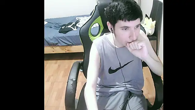 Snapshot of Twink_martinboy chatting on 01.06.25 Twink martinboy online show from 01.06.25