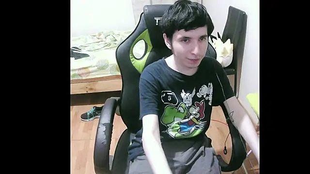 Snapshot of Twink_martinboy chatting on 02.01.25 Twink martinboy online show from 02.01.25